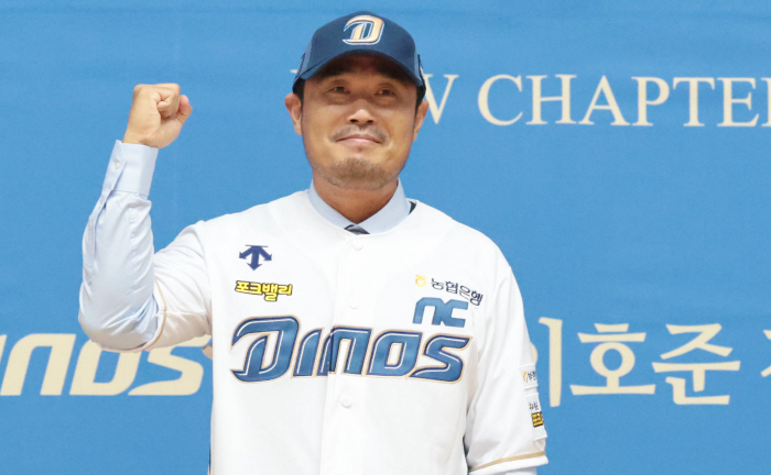 "기존 코치님들과 함께 가겠다" 초보 감독 선언, 외부 영입 최소화했다