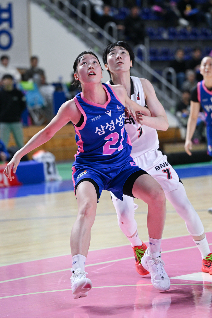 [현장분석] 2연속 완파. 삼성생명, 60-43 BNK 천적등극. 배혜윤…