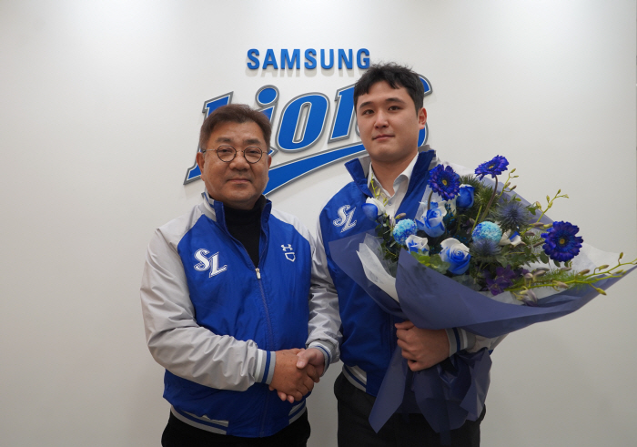 '김강률 14억' LG 오늘 바쁘다! 아직 한 발 남았다 → 곧 최원태 …