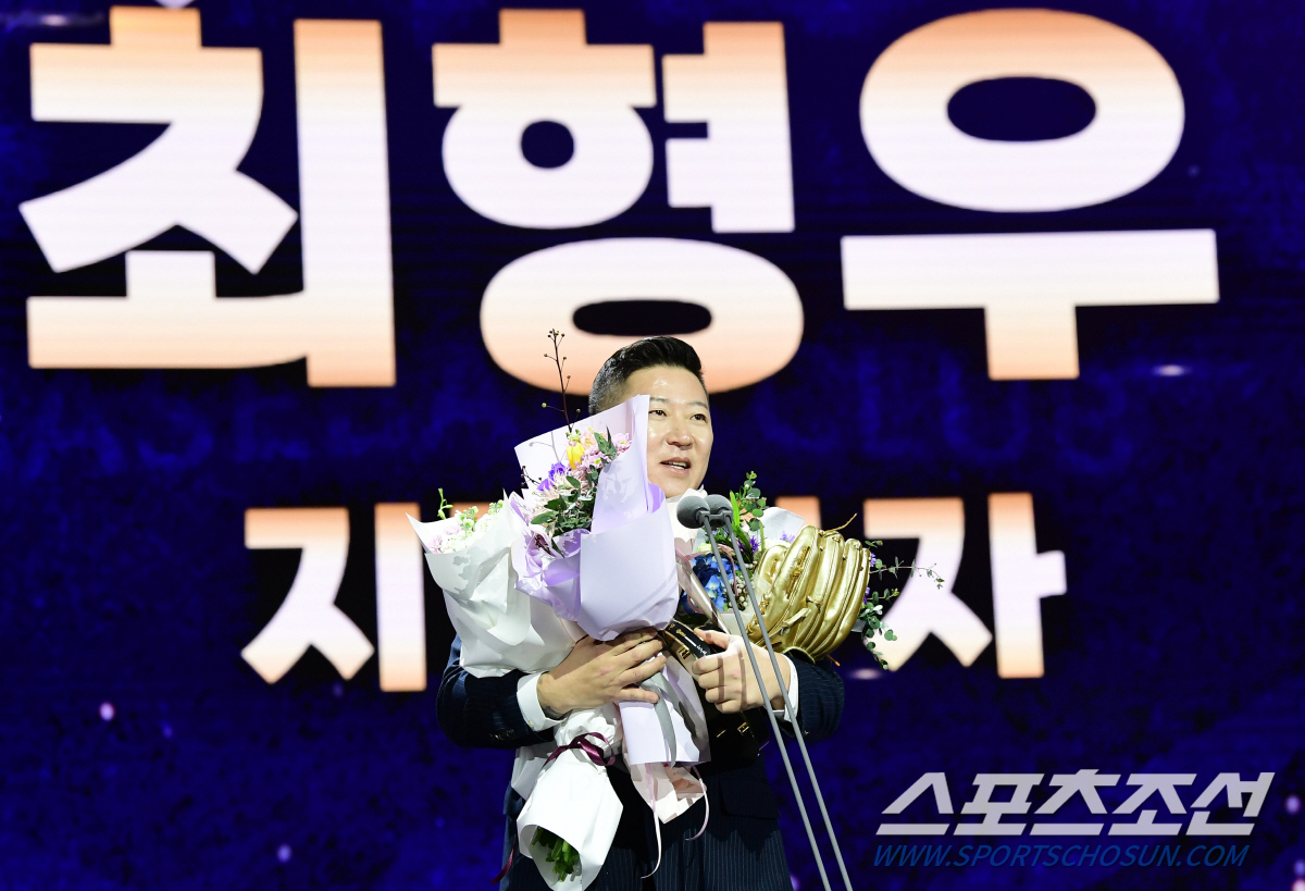 [2024 골든글러브]최고령 골든글러브! 최형우 뼈 있는 소감 "우리나라…