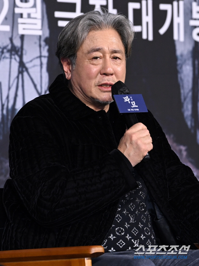 "기성세대로서 미안하다" 탄핵 집회 언급한 최민식 "말도 안 되는 세상……