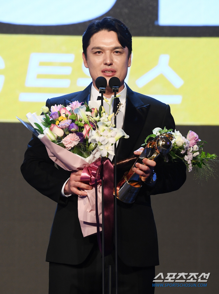 14년째 '철옹성', 20홈런 포수도 넘지 못한 'GG 양강체제'…다음 …