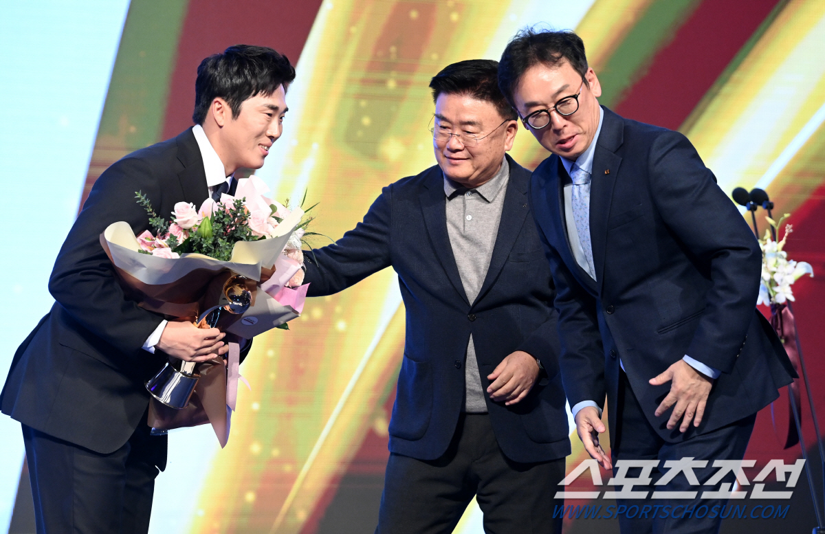 프랜차이즈 스타들을 이리 허무하게 놓친다고? 두산은 FA 안 잡았나, 못…