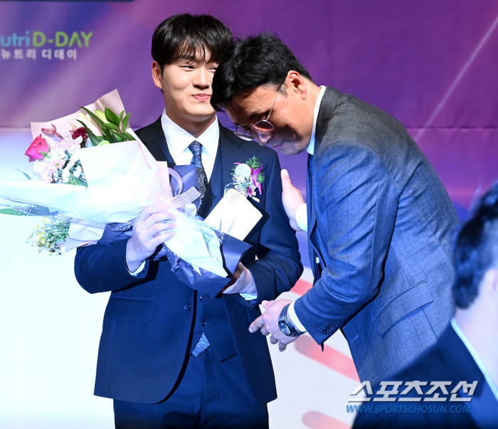 프랜차이즈 스타들을 이리 허무하게 놓친다고? 두산은 FA 안 잡았나, 못…
