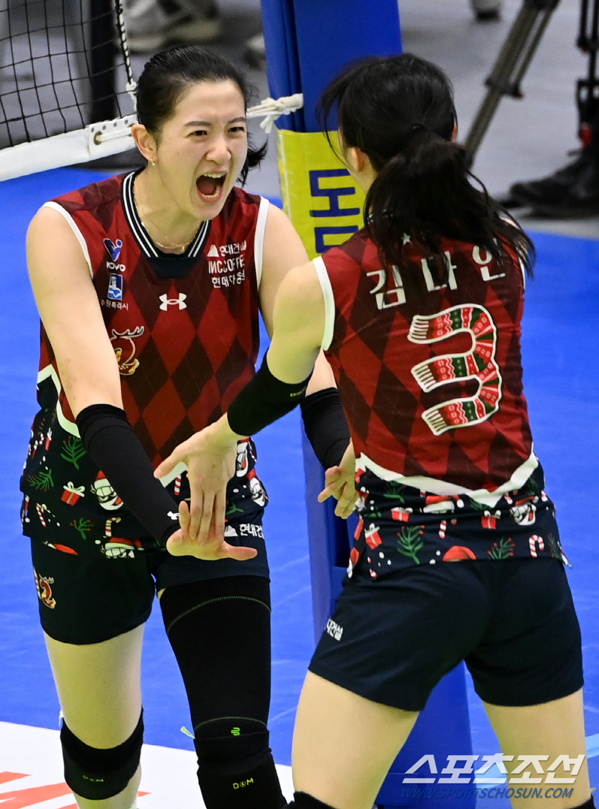 2위는 우리야! 김연견 빠진 현대건설, '모마+이다현 36득점' 앞세워 …