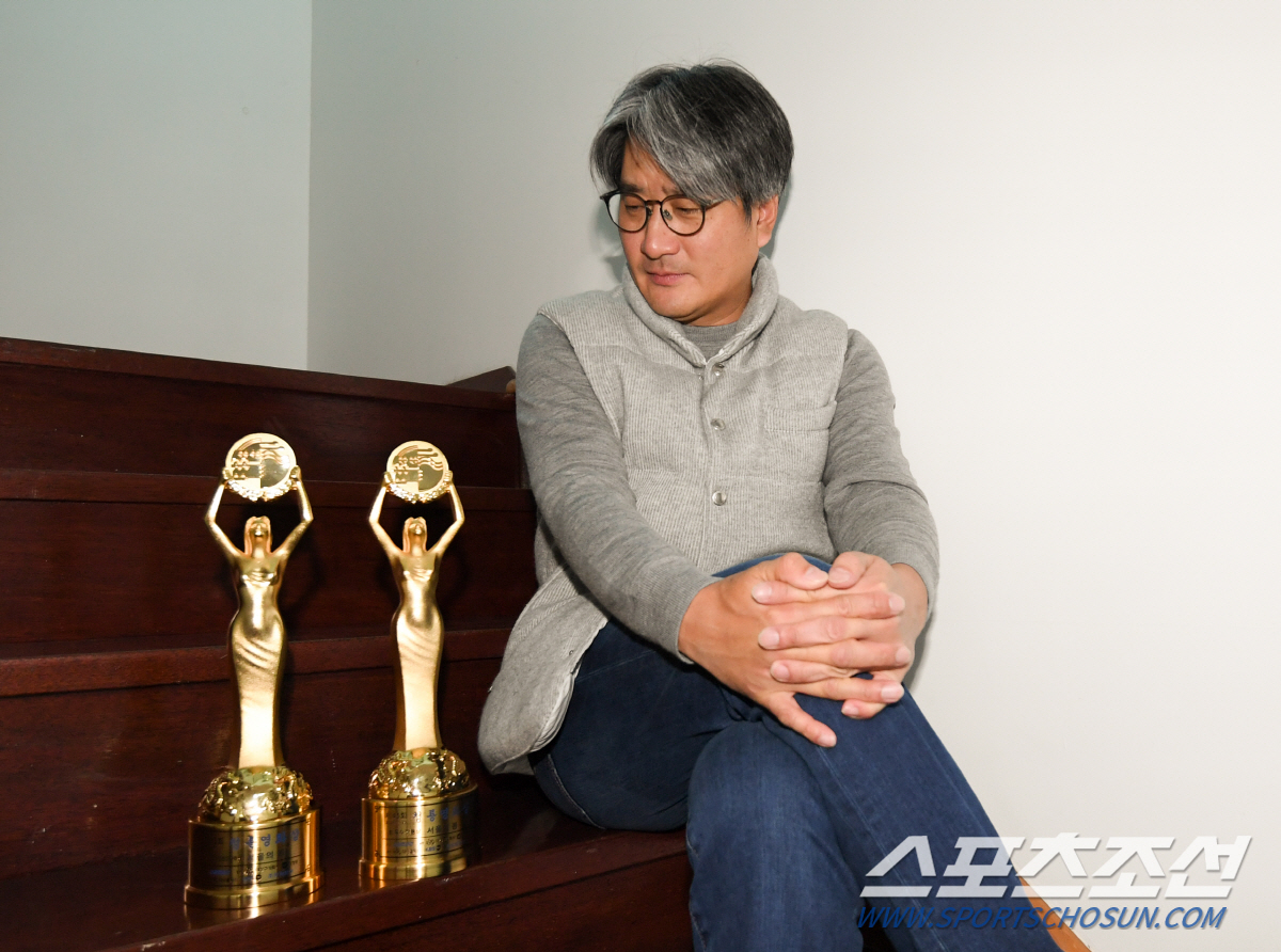 [단독] "영화 찢고 나온 전두광, 현명한 판단 하길"…'서울의 봄' 전…