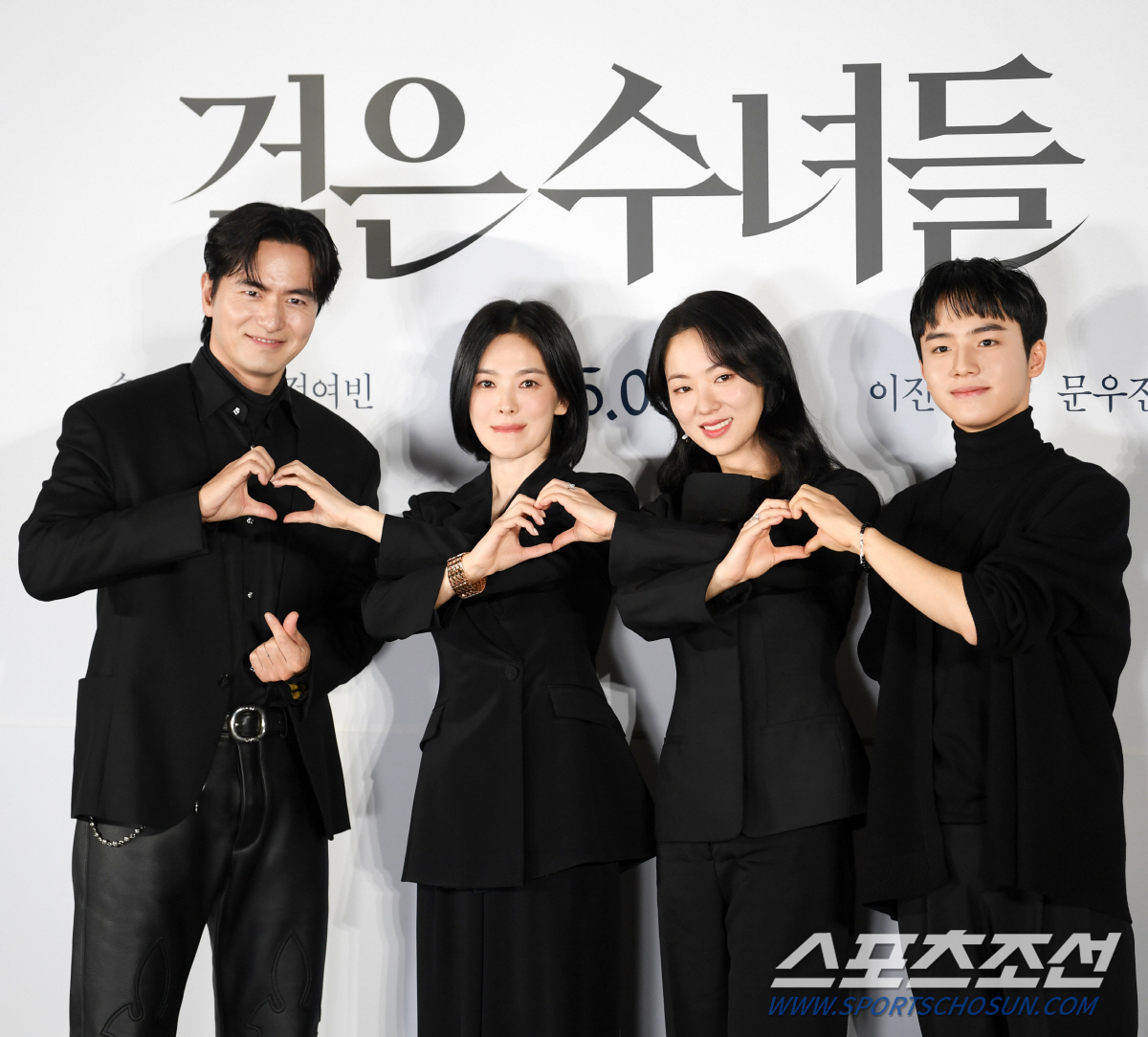 [포토] 이진욱-송혜교-전여빈-문우진 '검은 수녀들'