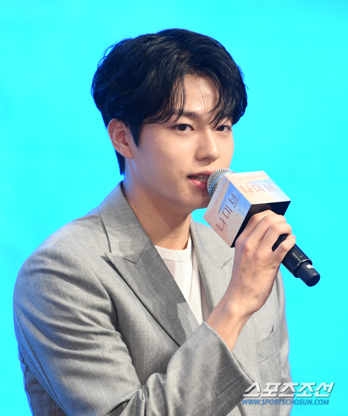 [포토] 이진우 '취재진 질문에 답하며'