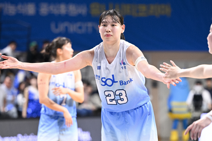 '박지수 넘었다' 슈퍼루키 홍유순 4연속 더블더블 새 역사…우리은행 최초…