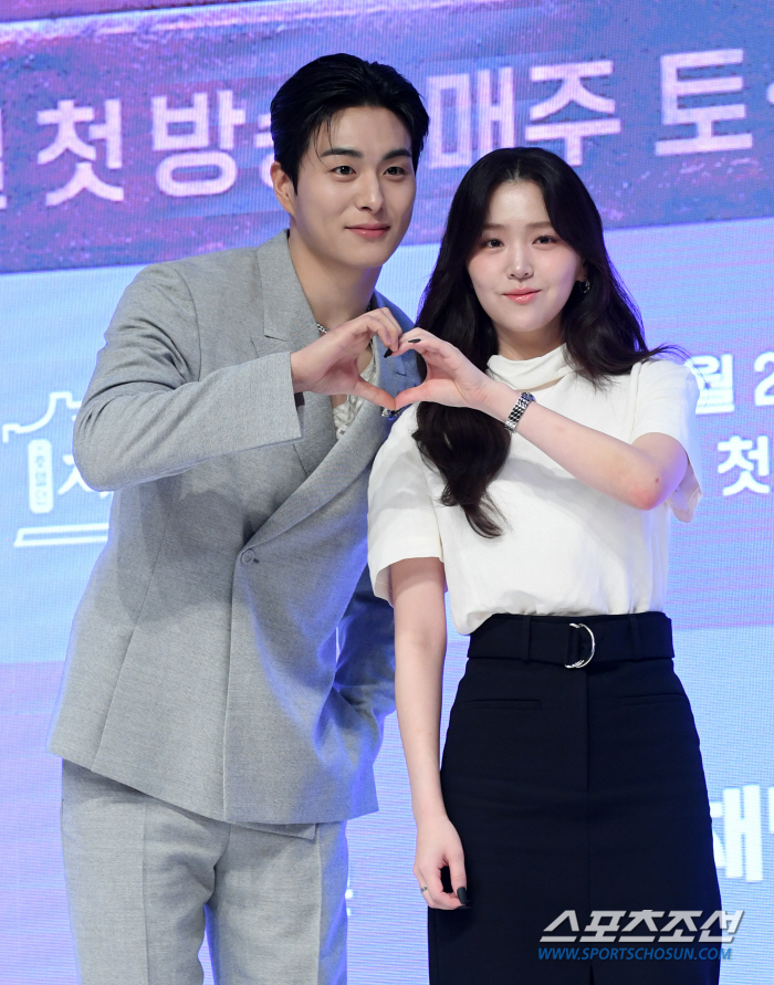[포토] 정건주-김지은 '러블리 하트'