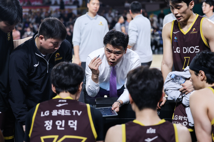 [현장인터뷰] LG 조상현 감독 "칼 타마요 많은 것 주문. 모두 받아들인다. 매우 긍정적 모습"
