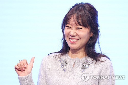(서울=연합뉴스) 진연수 기자 = 배우 공효진이 18일 오후 서울 구로구 더 세인트에서 열린 tvN 새 토일드라마 '별들에게 물어봐' 제작발표회에서 포즈를 취하고 있다. 2024.12.18 jin90@yna.co.kr