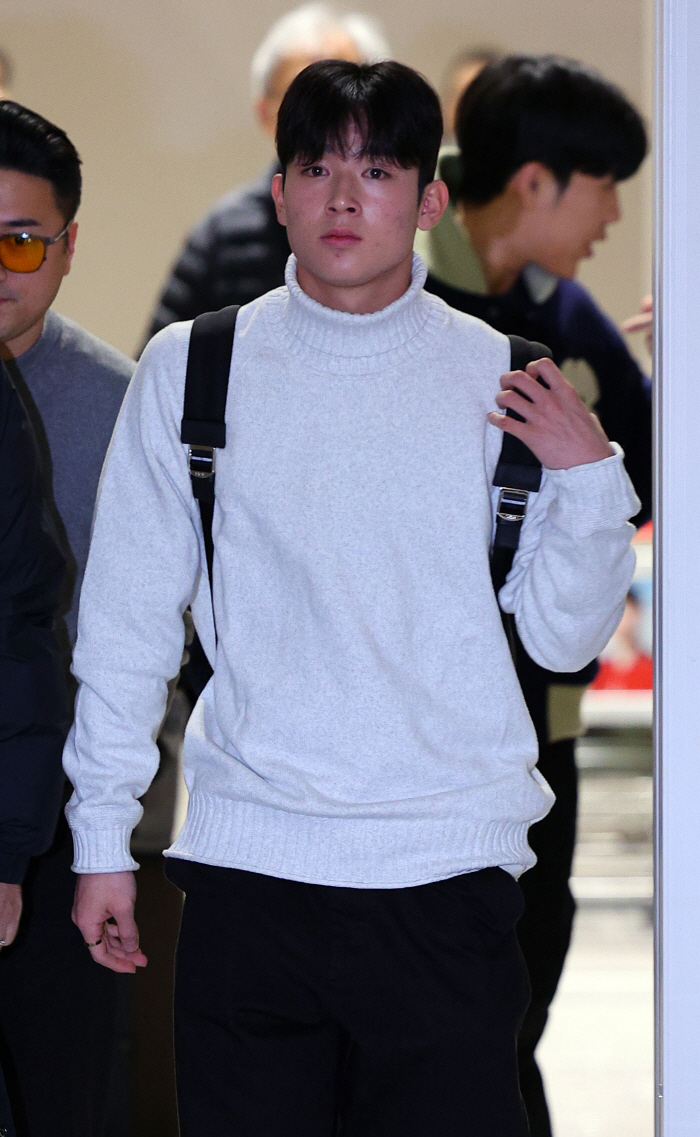 SON만 극찬한 게 아니었다! 英 매체 "토트넘 수뇌부의 확신, 양민혁 …