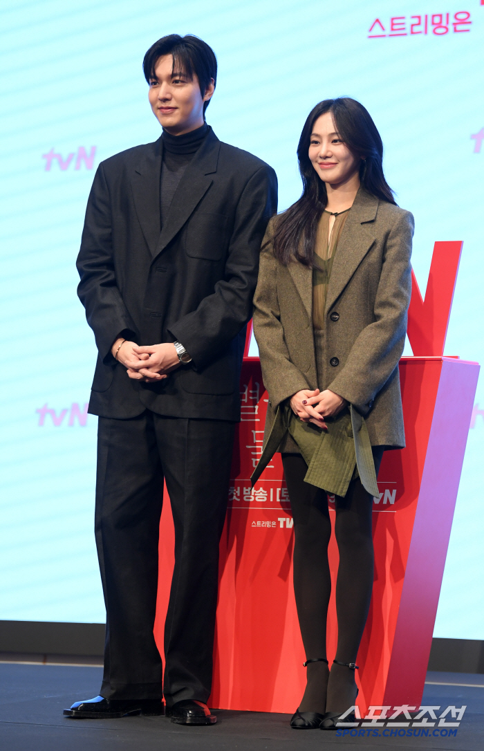 [포토] 이민호-한지은 '겸손하게'