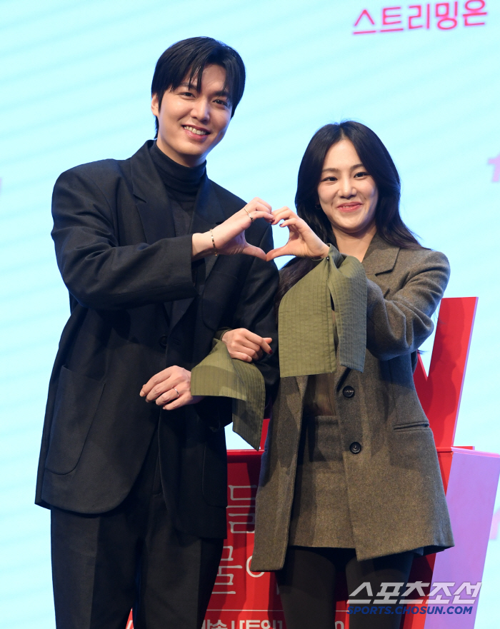 [포토] 이민호-한지은 '러블리 하트'
