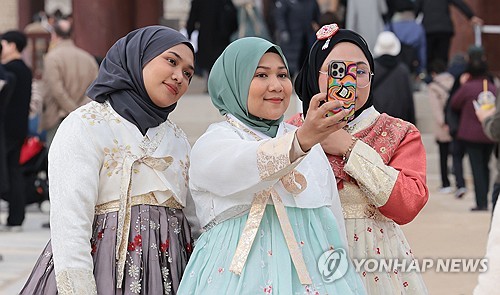 외국인 관광객 2천만명 달성 무산…신규 예약 감소세 지속 우려