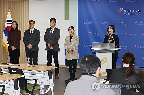 (서울=연합뉴스) 이재희 기자 = 19일 오전 서울 송파구 한국소비자원 서울강원지원에서 배삼희 소비자분쟁조정위원회 상임위원이 티메프(티몬·위메프) 여행·숙박·항공 상품 관련 집단분쟁조정 결과 브리핑을 하고 있다. 위원회는 티메프 판매대금 미정산으로 촉발된 집단분쟁조정 신청 사건에 대해 대금 환급을 결정했다. 2024.12.19 scape@yna.co.kr