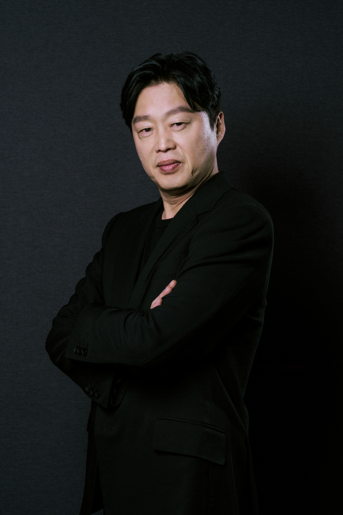 [인터뷰①] '조명가게' 김희원 감독 "매일 도망가고 싶었다..눈치 엄청…