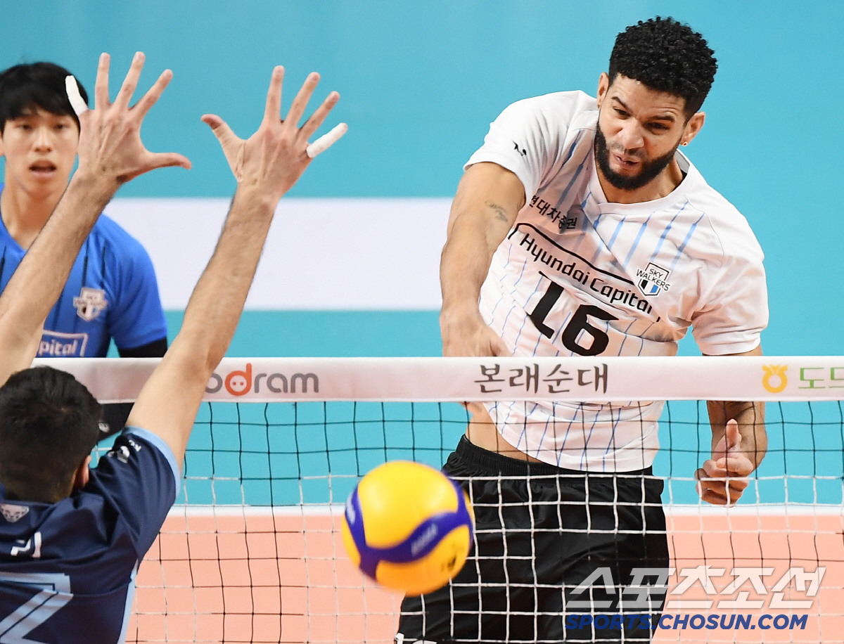 '허수봉-레오 듀오 폭발' 1위 현대캐피탈 7연승 폭풍 질주. 니콜리치 …