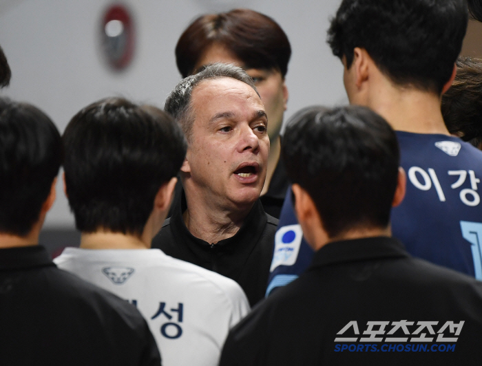 김지한-알리가 37점 합작, 허수봉-레오 33점보다 앞섰는데... 새 외국인이 고작 5점이라니. "적응 시간이 필요. 올스타 브레이크밖에 없다"[장충 코멘트]