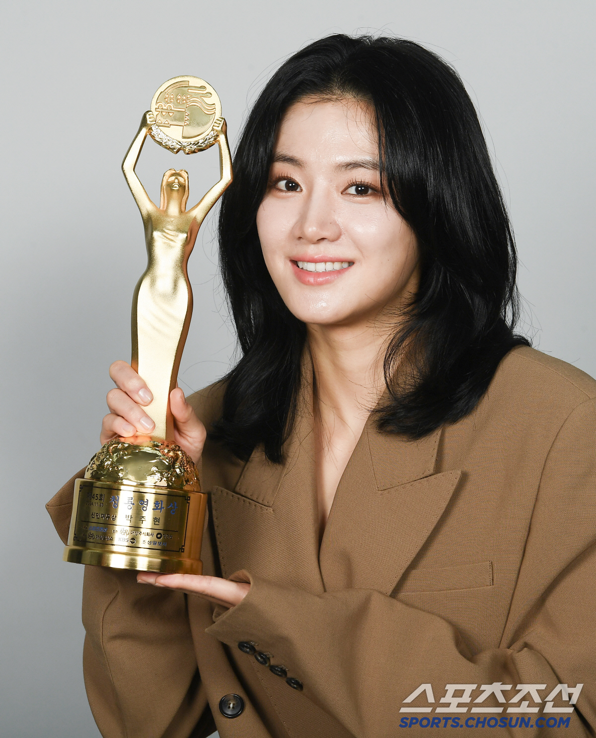 [단독] "이제 주연상 향해 가야죠!"…박주현, 드라마 이어 영화까지 접…