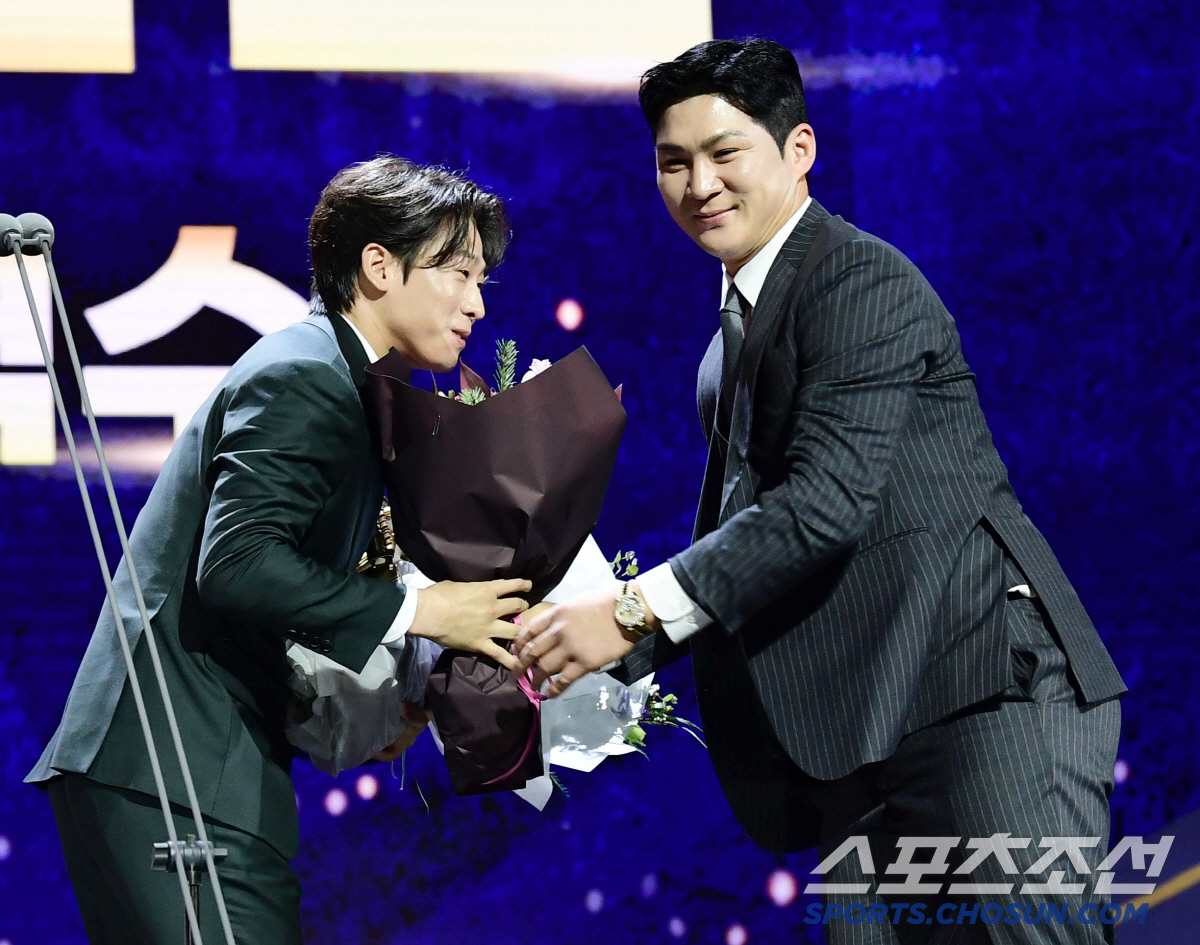'박찬호 vs 박성한' 2파전+오지환=3파전? 2000년대생 거포유격수도…