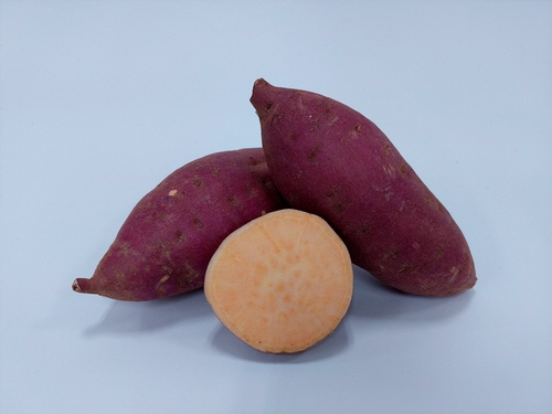 겨울철 대표 간식 고구마, 껍질째 먹는 게 좋은 이유 3가지