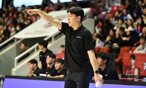 100득점·탈꼴찌로 2024년 피날레…삼성 김효범 