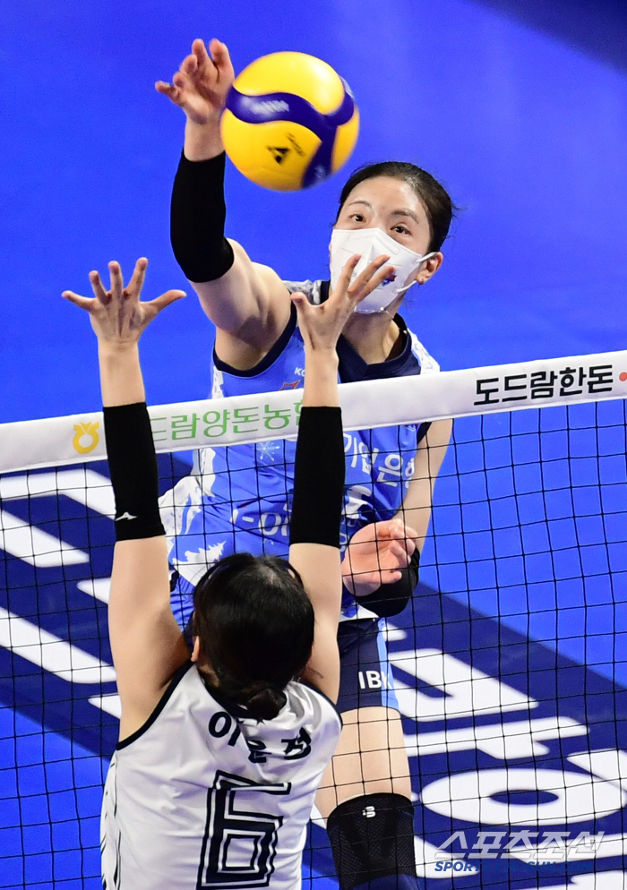 기침, 어지럼증, 충혈된 눈...그런데 16점 대폭발, 육서영의 반전 비…