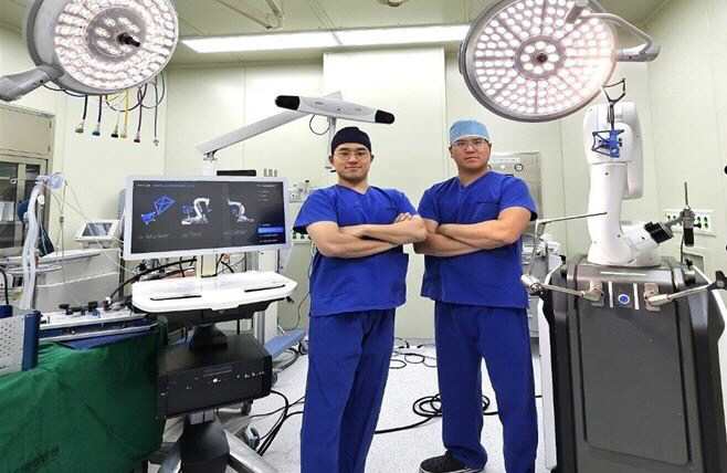 인공관절 로봇수술 '오해와 진실'…뻗정다리 걱정 끝, 2주 정도면 관절 …