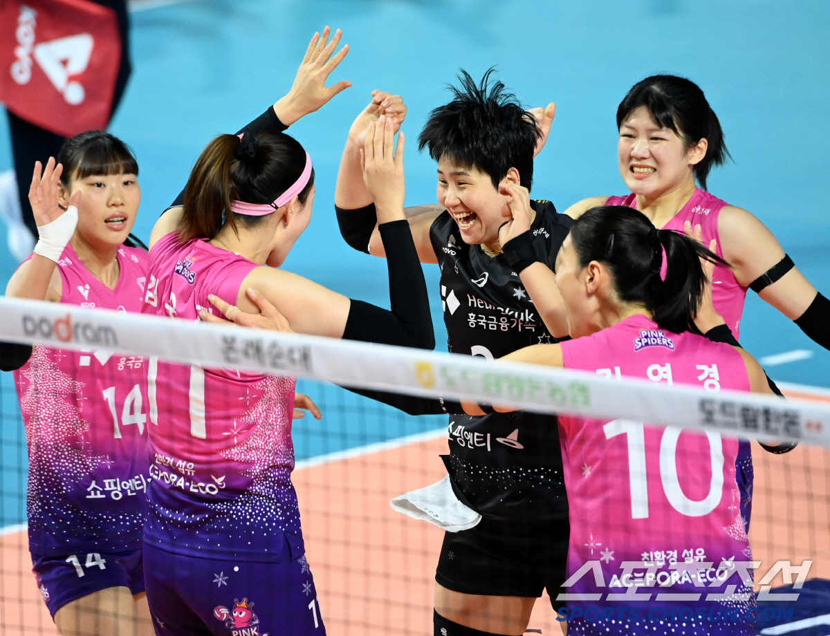 '김연경-정윤주 폭발' 흥국생명, '실바 고전' GS칼텍스 제압 3연패 …