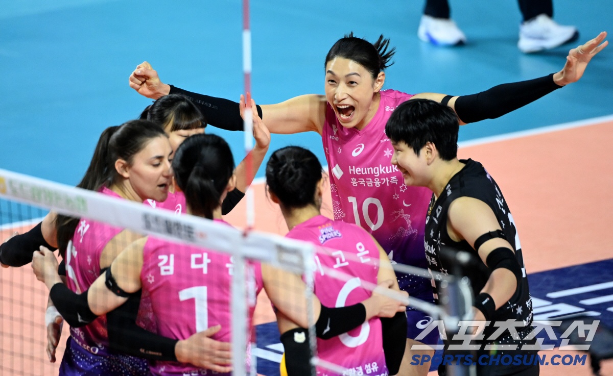 '김연경-정윤주 폭발' 흥국생명, '실바 고전' GS칼텍스 제압 3연패 …