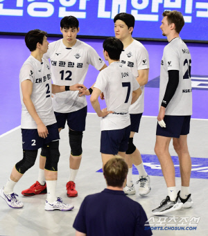 '2:0→2:3' 충격의 리버스 스윕패…국내 득점 2위 공격수 결장 이유 있었다