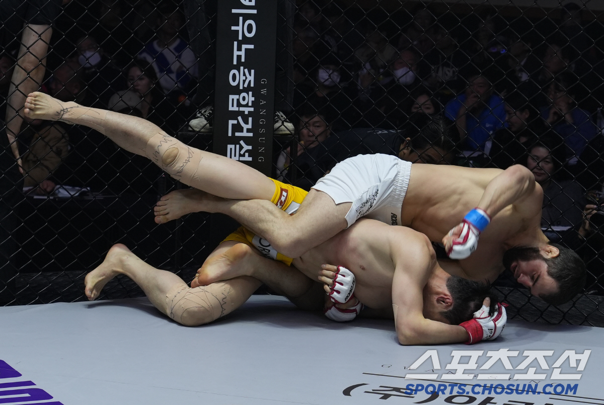 어이없는 파이트머니 7배 요구로 무산된 결승전. 그래도 최강자는 경기했고…