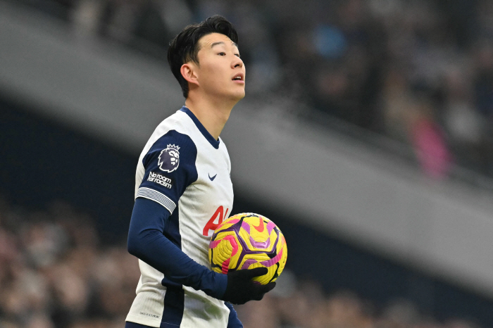 손흥민 충격의 PK 실축+"EPL 떠날 때 됐나" 혹평→황희찬은 환상 감…