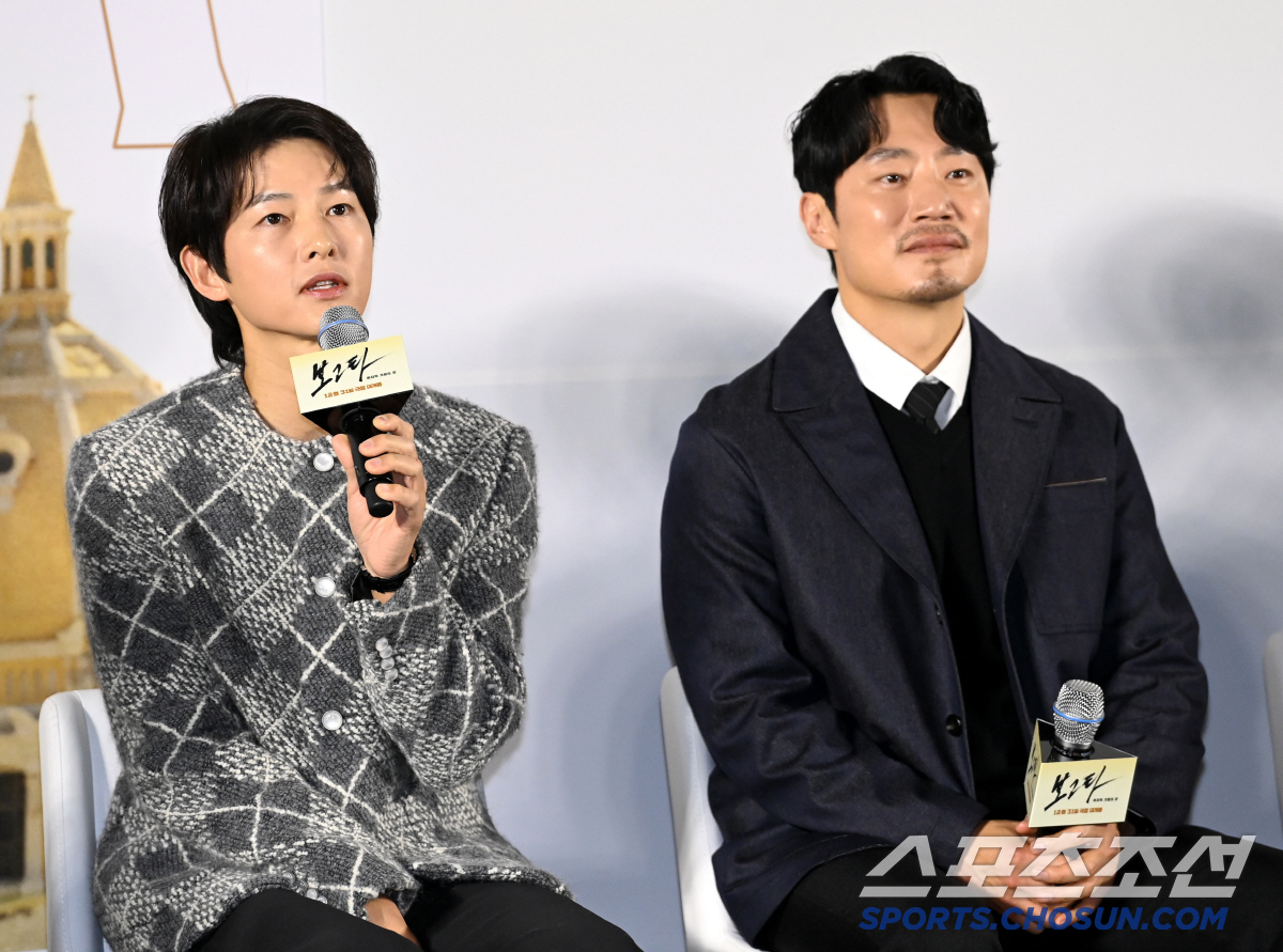 [공식] 송중기·이희준 '살롱드립2', 공개일 미룬다…제주항공 참사 희생…