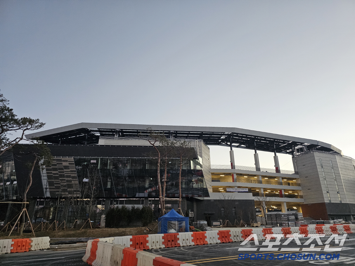 '이제 진짜 야구장 같다' 두근두근...2025년 한화, 새 구장에서 새…