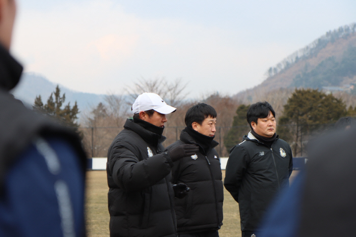 '이정규+안성남 코치 합류' 서울 이랜드, 코칭스태프 구성 완료 '승격 …