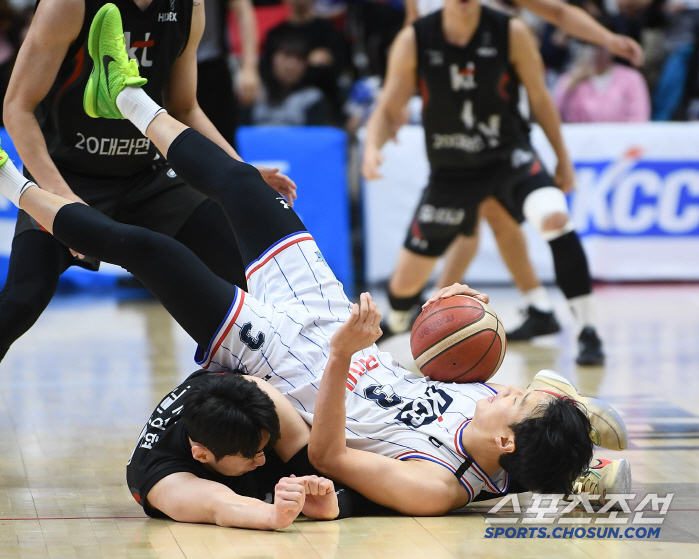'허훈복귀'KT, '부상병동' KCC 86-68 완파 '신년매치 2연승'…