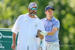 스피스 불참 PGA 개막전에 스피스 캐디는 출격