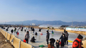 포근한 겨울 날씨에…제천 얼음썰매장 개장 연기