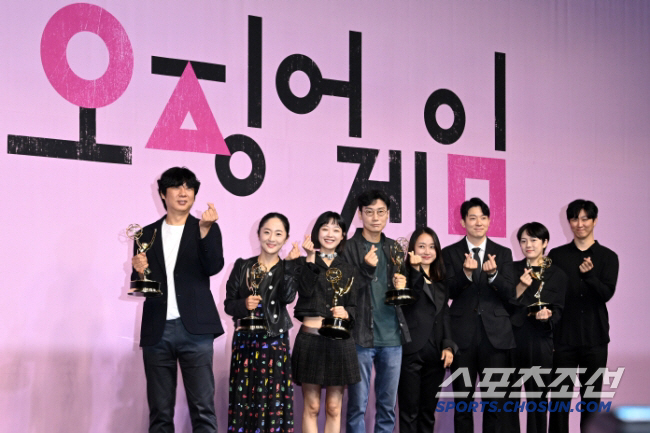 황동혁X이정재 출국! 글로벌 1위 질주ing '오징어게임2', 골든글로브서 한국 콘텐츠 새 역사 쓸까