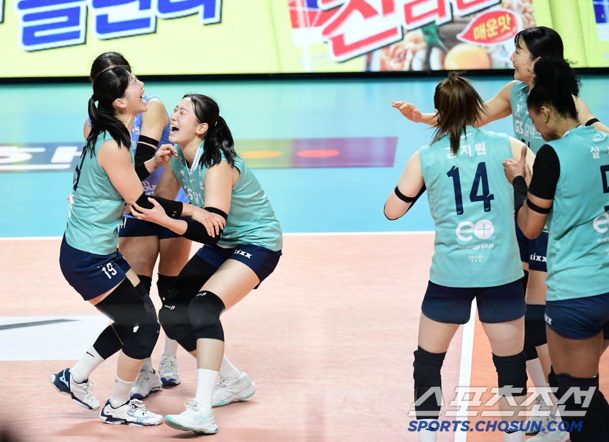 기적이 일어났다! 창단 최다연패 GS칼텍스, 1위 흥국생명 3-2 잡고 …