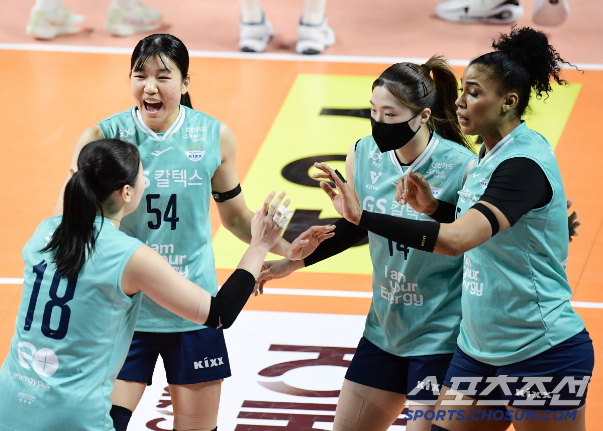기적이 일어났다! 창단 최다연패 GS칼텍스, 1위 흥국생명 3-2 잡고 …