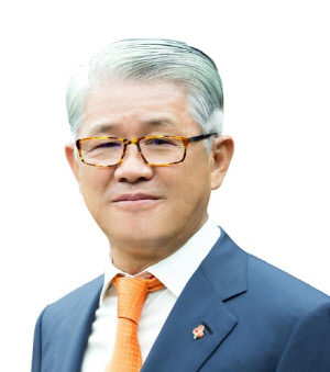 최신원 대한펜싱협회장 3선 확정…
