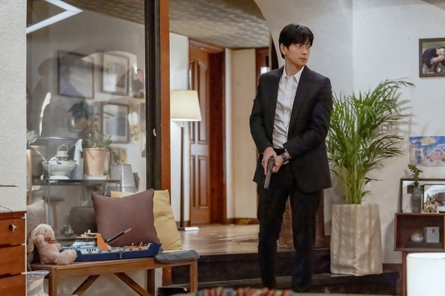 [공식] 전지현X강동원, '북극성'으로 강렬한 첫 만남…글로벌 기대작 등…