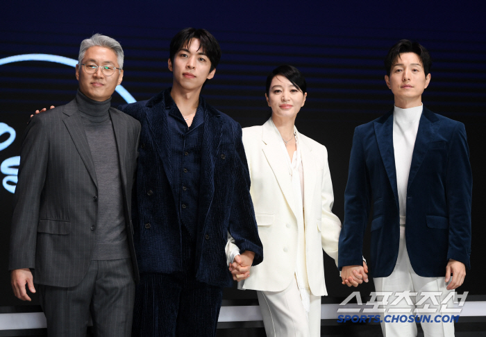 [포토] 유선동 감독-주종혁-김혜수-정성일 '디즈니+ 트리거 기대감 상승…