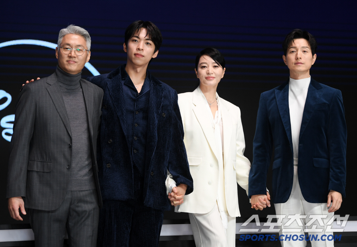 [SC현장] "나쁜 놈들 잡는다"…탐사보도 PD된 김혜수, '트리거'로 …