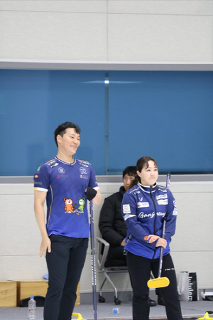 팀킴에서 믹스더블로…하얼빈AG 앞둔 김경애 