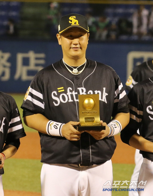 소프트뱅크는 잊지 않았다, 2015년 재팬시리즈 MVP 이대호, 팀 출범 20주년 레전드 매치 출전[민창기의 일본야구]